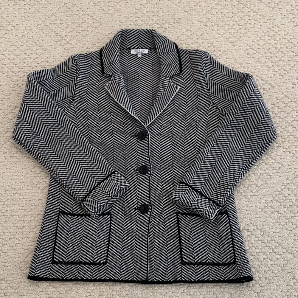 Gio & Gio Black and White Chevron Pattern Knit Blazer. Size S.